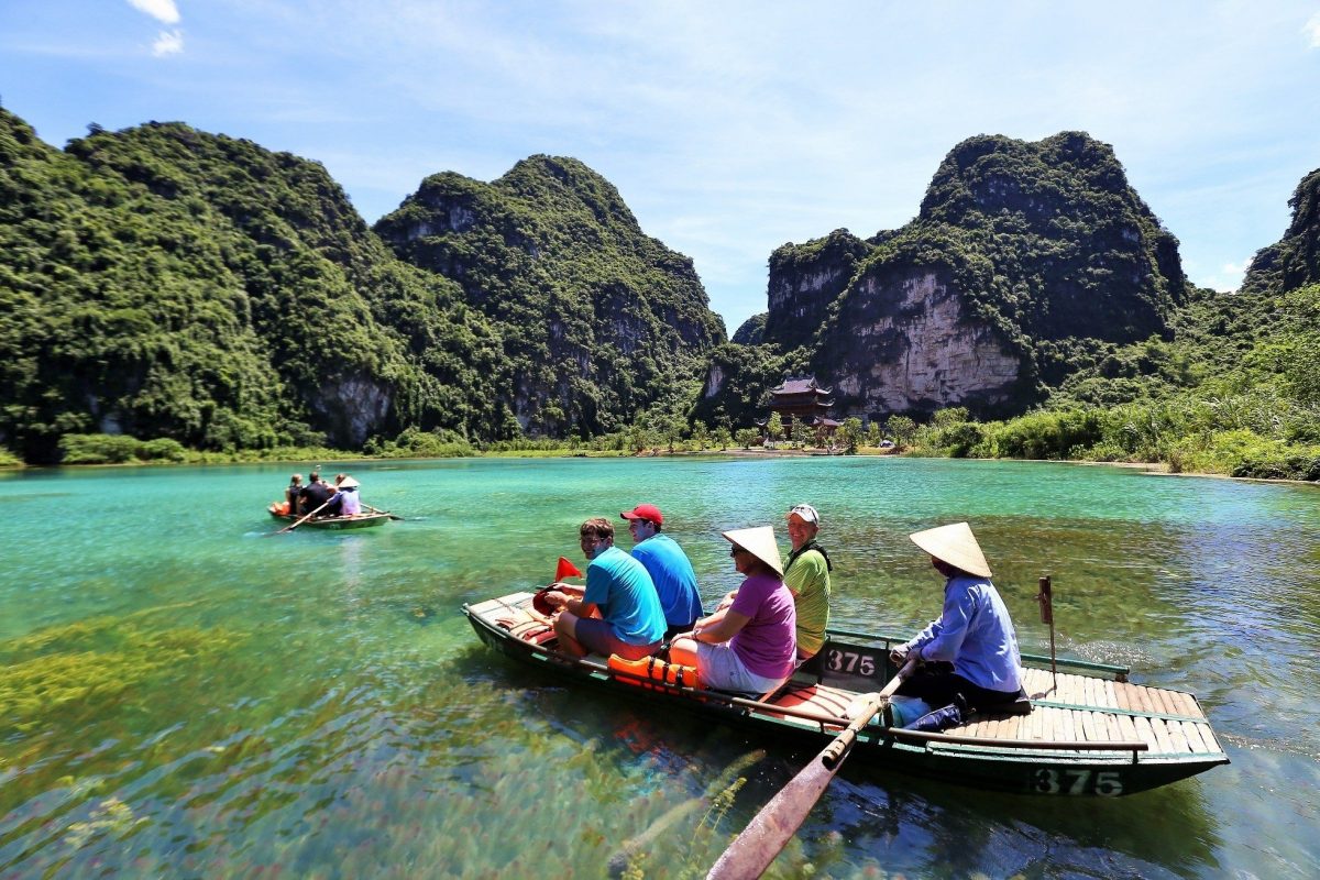 Bai Dinh Pagoda - Trang An Eco-Tourism 1 Day Tour